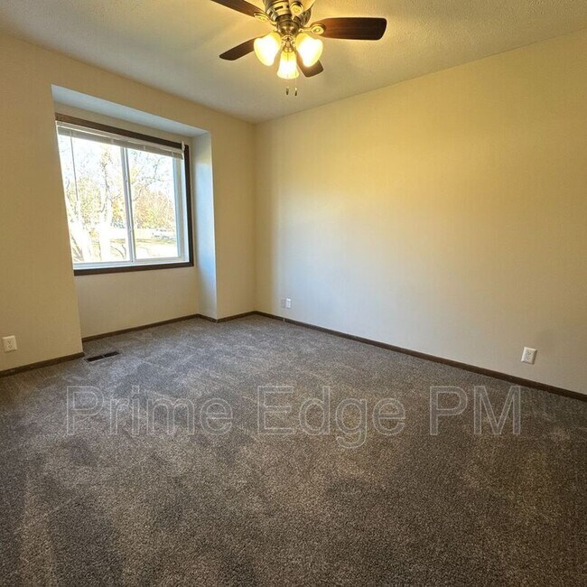 Building Photo - 6235 Holdrege St