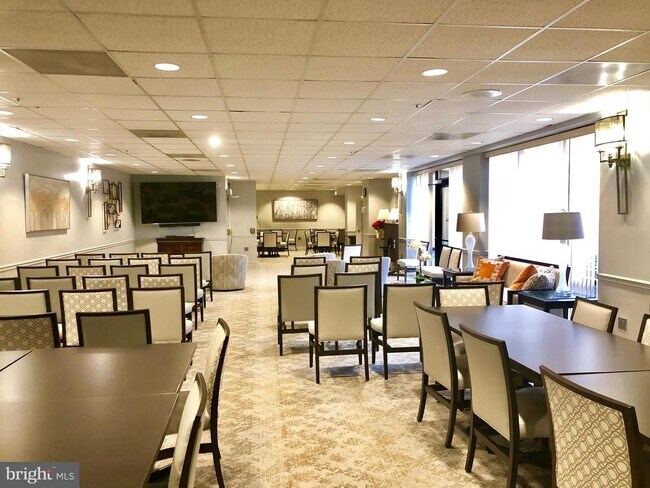 Building Photo - 3310 N Leisure World Blvd