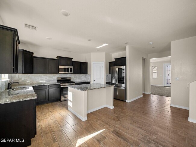 Building Photo - 561 Issa Circle