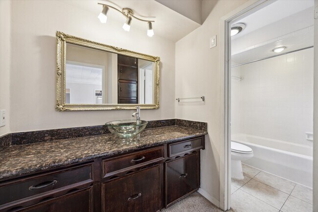 Building Photo - 10607 Longmont Dr