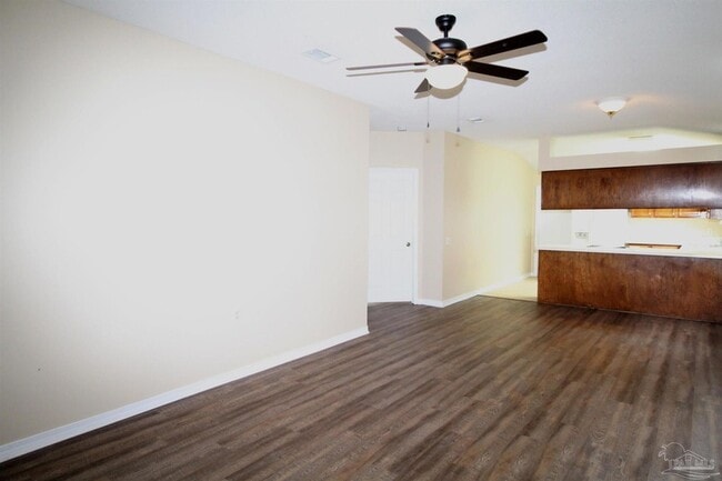 Building Photo - 130 Wildflower Ln