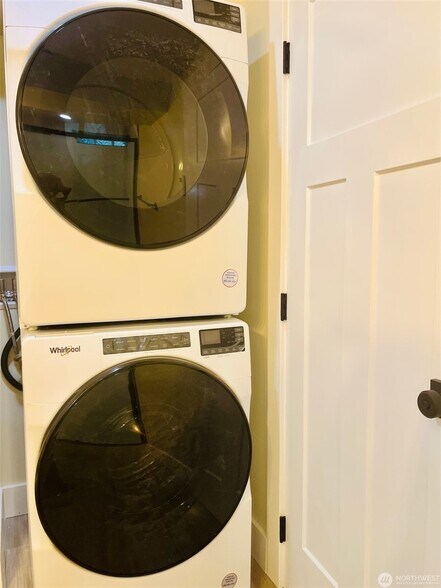 Building Photo - 9359 Forest Ct SW