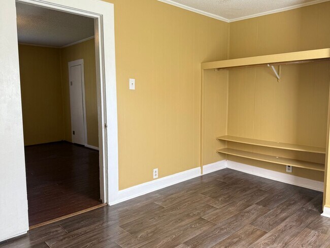 Building Photo - AMAZING LOCATION, Ranch Home Downtown Smit...