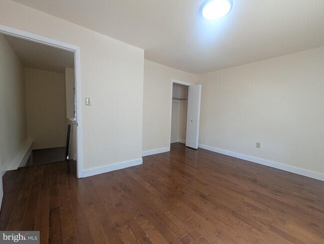 Building Photo - 1624 W Diamond St