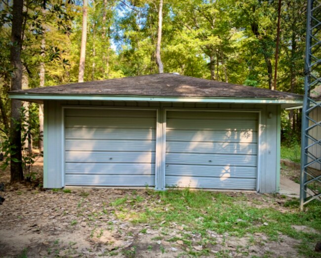 Building Photo - 628 Marion Dr N