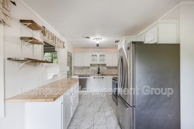 Building Photo - 1125 Timbergrove Dr