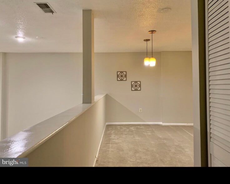 Building Photo - 1040 Deer Ridge Dr
