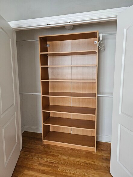 Bedroom 3 closet - 4933 N Winthrop Ave