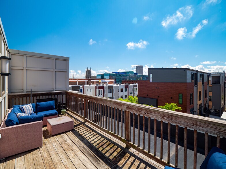 Building Photo - 1471 Lindazzo Ave