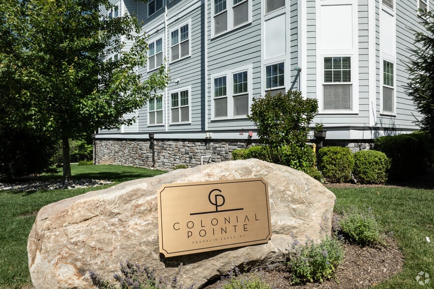 Building Photo - Colonial Pointe at Franklin Lakes