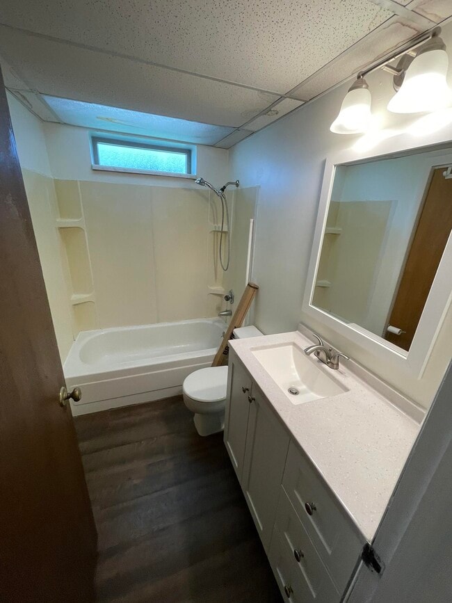Building Photo - 1093 E 30 S