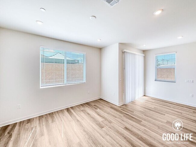 Building Photo - 7006 Solara Wy