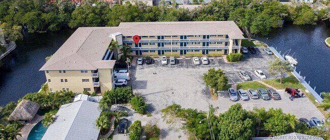 Building Photo - 1400 NE 57th Ct