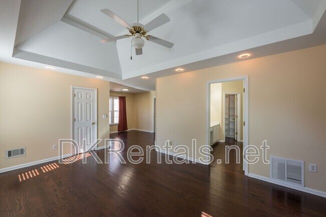 Building Photo - 2433 Gablewood Dr NE
