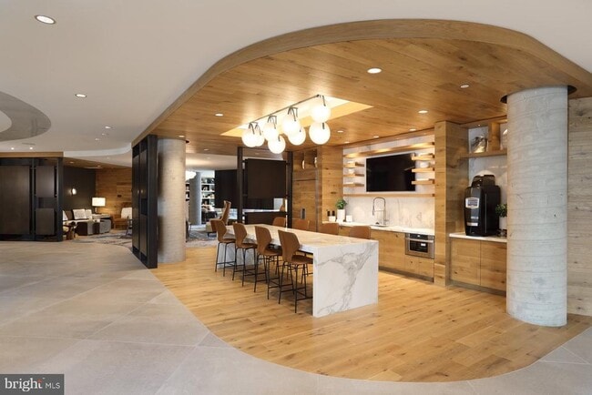 Primary Photo - 8525 Chevy Chase Lake Terrace