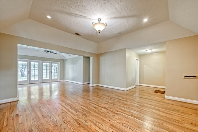 Building Photo - 3710 Linkview Dr