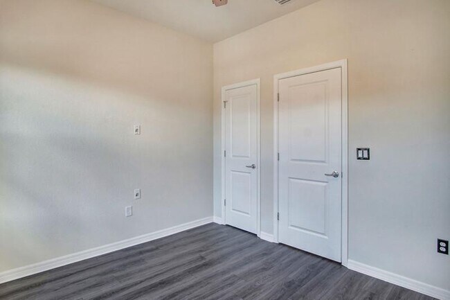 Building Photo - 2374 Post St