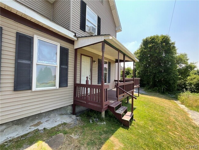 Building Photo - 377 W Main St