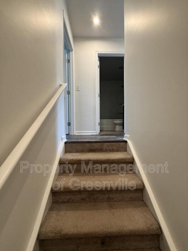 Building Photo - 103 Fernside Ct
