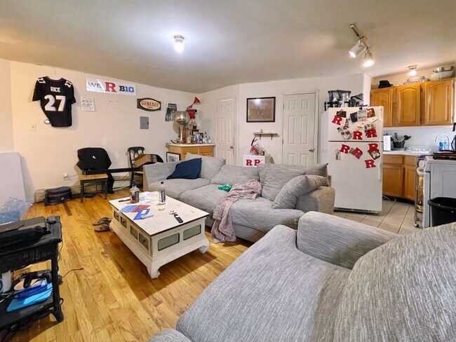 Building Photo - 415 1st St
