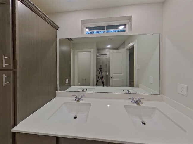 Building Photo - 9835 Willow Creek Commerce Dr