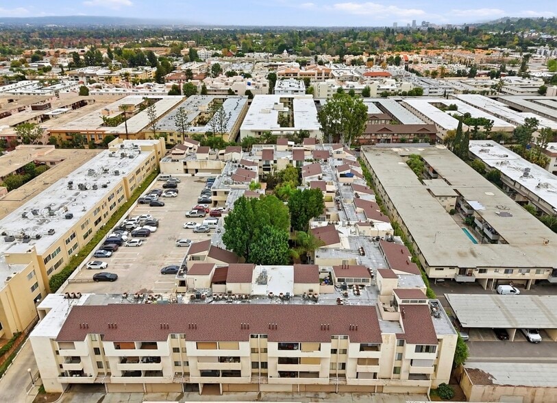 Building Photo - 5325 Newcastle Ave