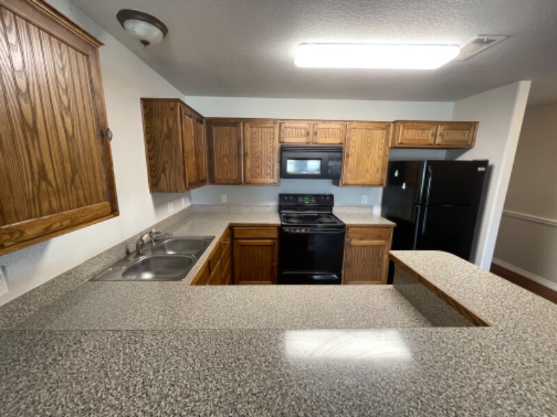 Building Photo - 217 Hilltop Dr