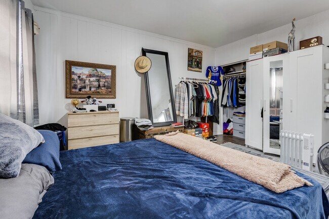 Building Photo - AVAILABLE MAY 2026 - Spacious 3 Bedroom Home w/ Non-Traditional Layout!