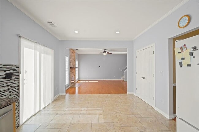 Building Photo - 790 Clairidge Ln SW