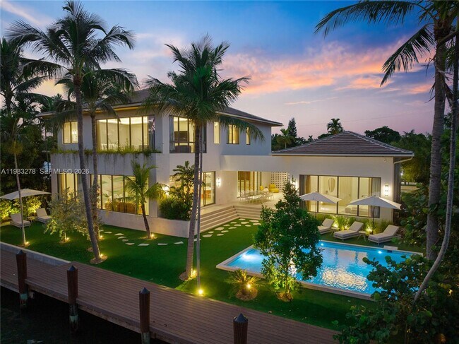 Building Photo - 1200 NE 87th St