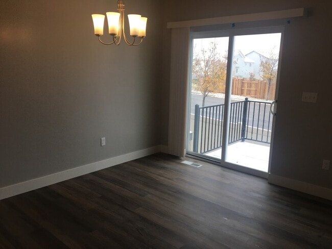 Building Photo - 847 Gleneagle Ct