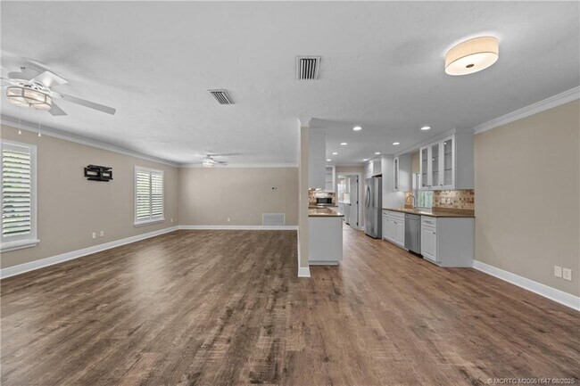 Building Photo - 1119 NW Fork Rd