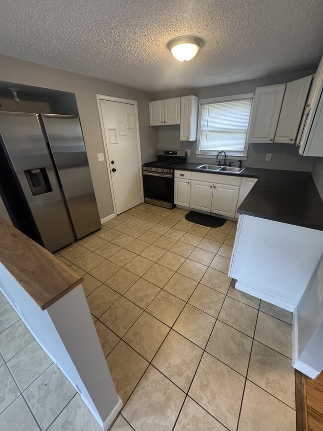 Building Photo - 616 Boston Rd