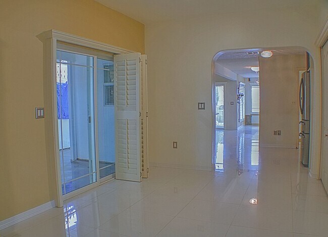 Building Photo - 6244 Kings Bridge Dr