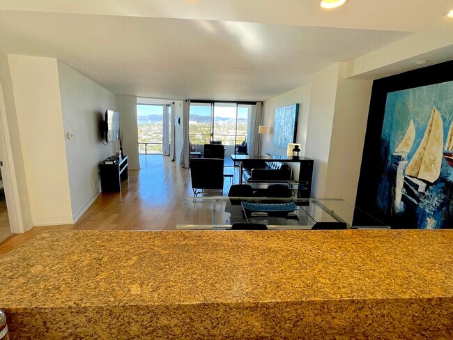 Building Photo - 4265 Marina City Dr