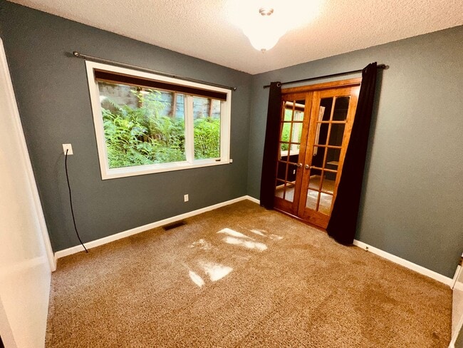 Building Photo - Beautiful Downtown Condo!