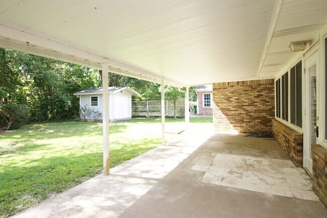 Building Photo - 211 Brian Cir