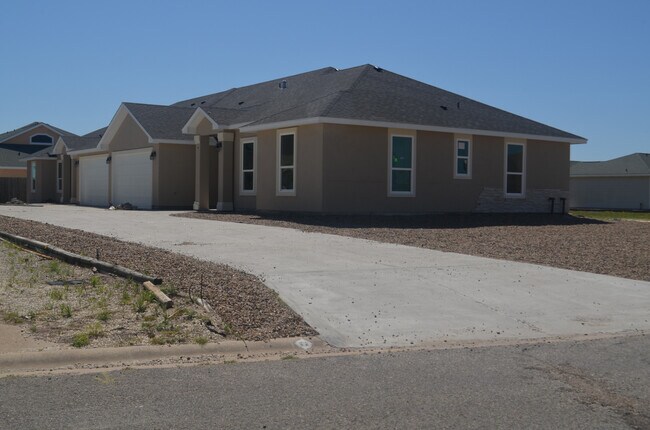 Building Photo - DCR642