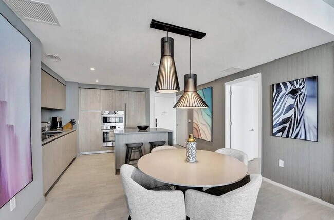 Building Photo - 4010 S Ocean Dr