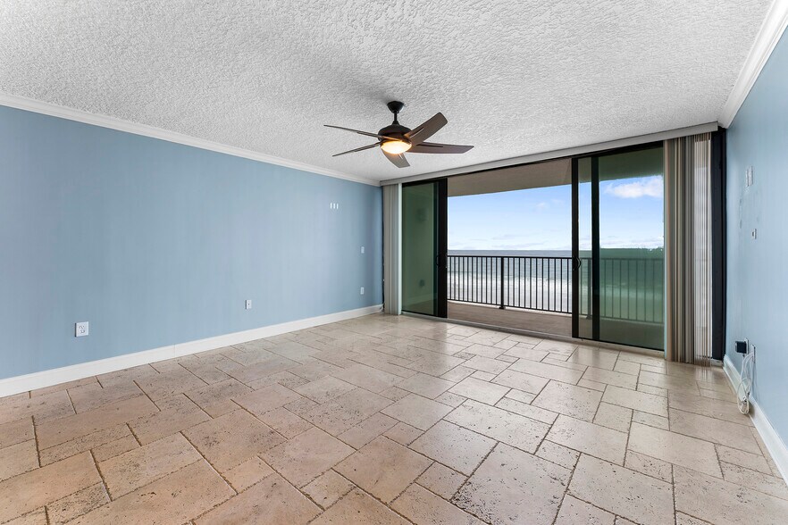 Building Photo - 2200 Ocean Dr S