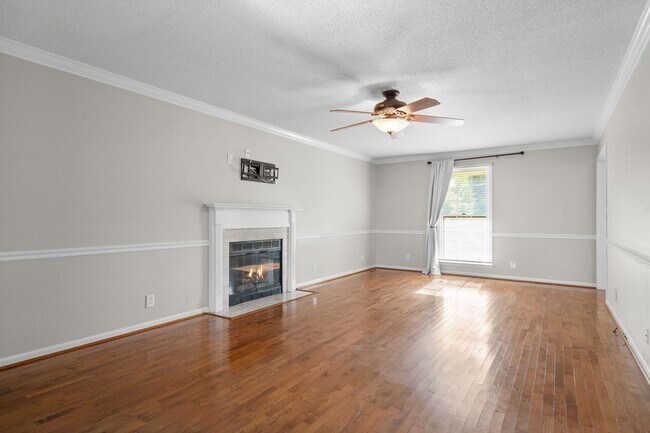 Building Photo - Pet Friendly Three Bedroom in Sango!