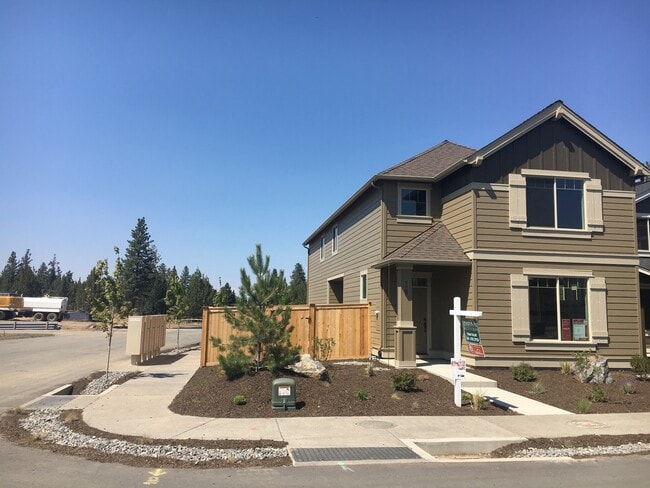 Primary Photo - Beautiful Pahlisch home w/great floor plan...
