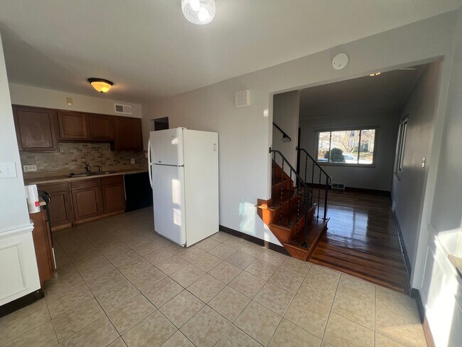 Building Photo - 2 Bedroom Townhome in Grandview!!