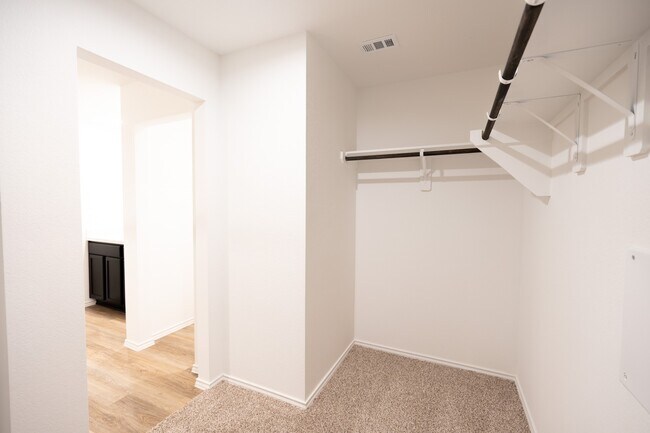 Building Photo - 14914 Timber Pnes Dr