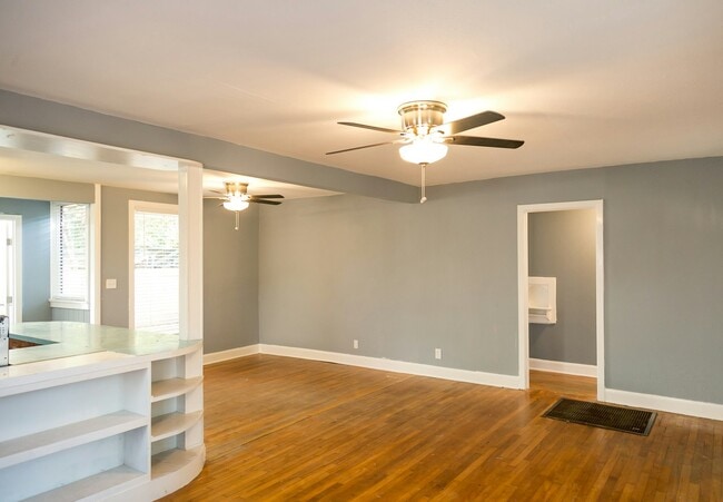 Building Photo - 4611 Harmon Ave