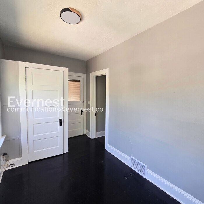 Building Photo - 3411 Beechwood Ave