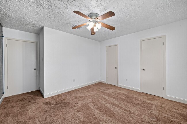 Building Photo - 15815 Thistledew Dr