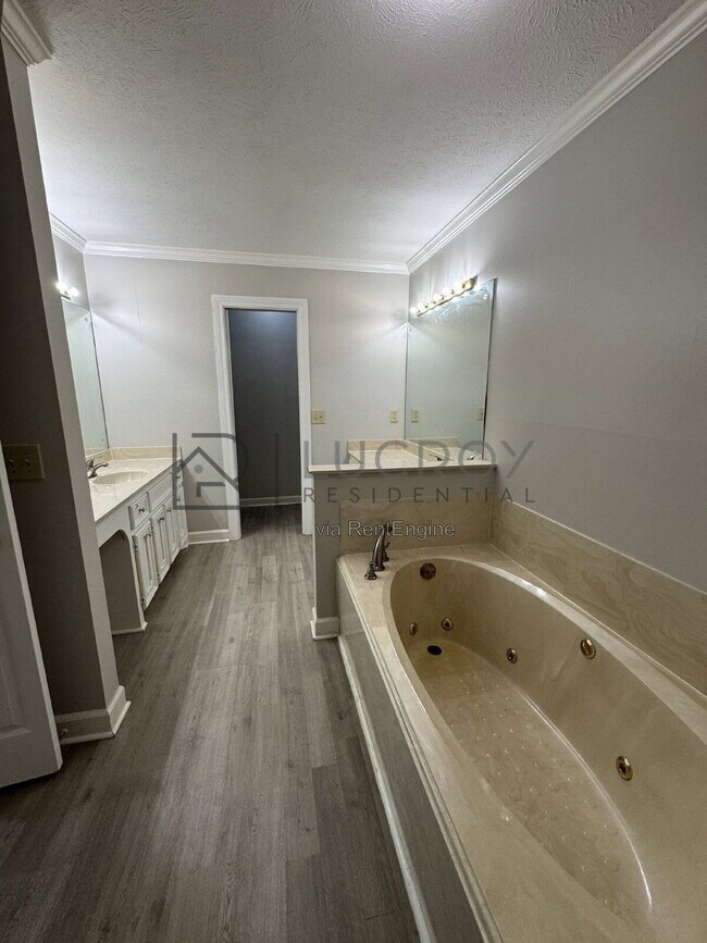 Building Photo - 33 Sandlewood Dr