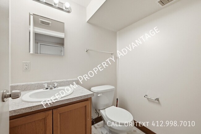 Building Photo - 2540 Park Hill Dr