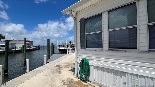 Building Photo - 10701 S Ocean Dr